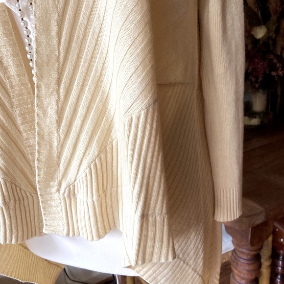 Neiman Marcus Collection Cashmere/Silk Sweater M - Picture 3 of 9